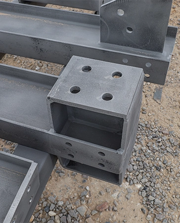 Columna de metal gris